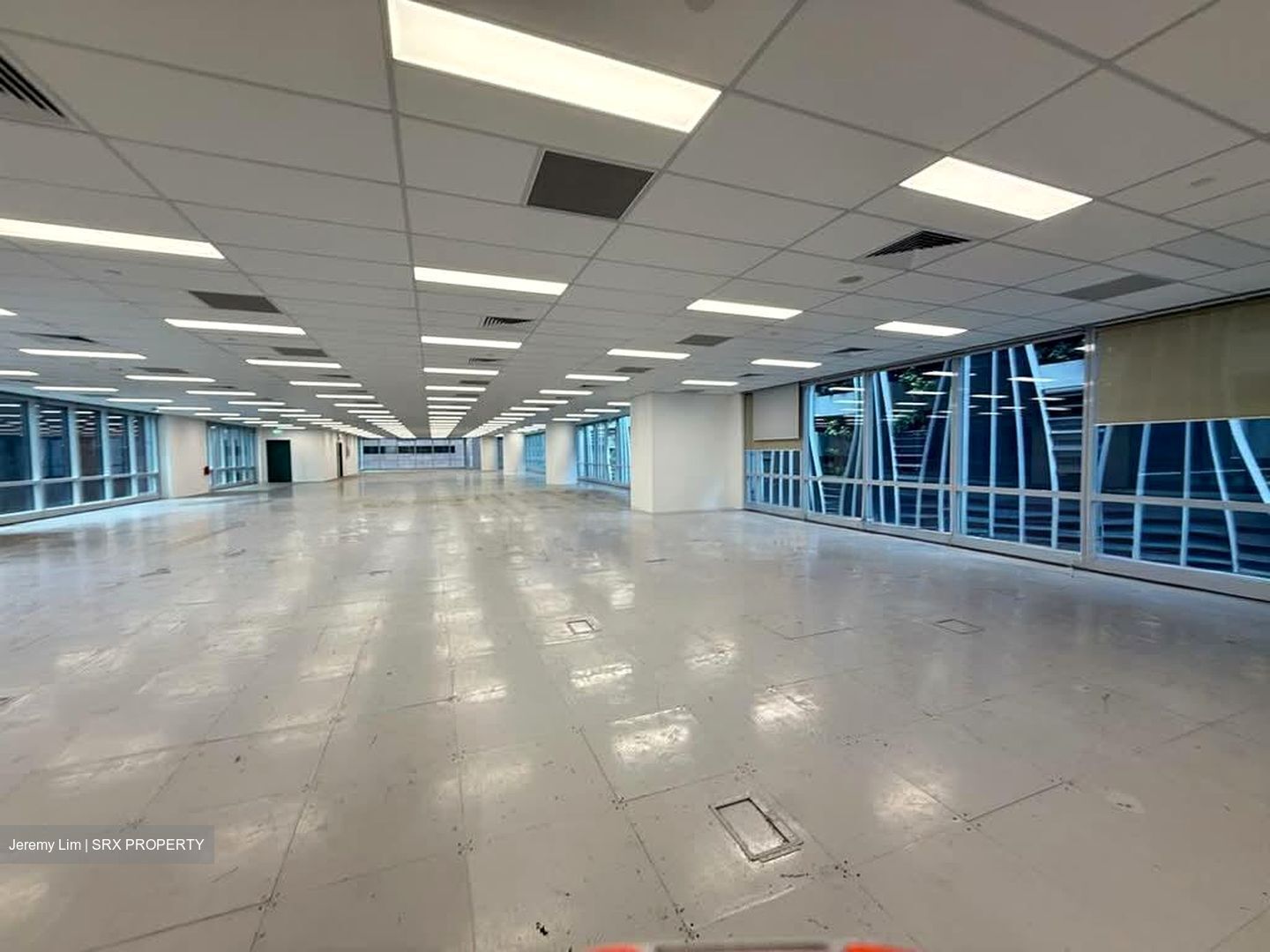 Bank Of Singapore Centre (D1), Office #555570201